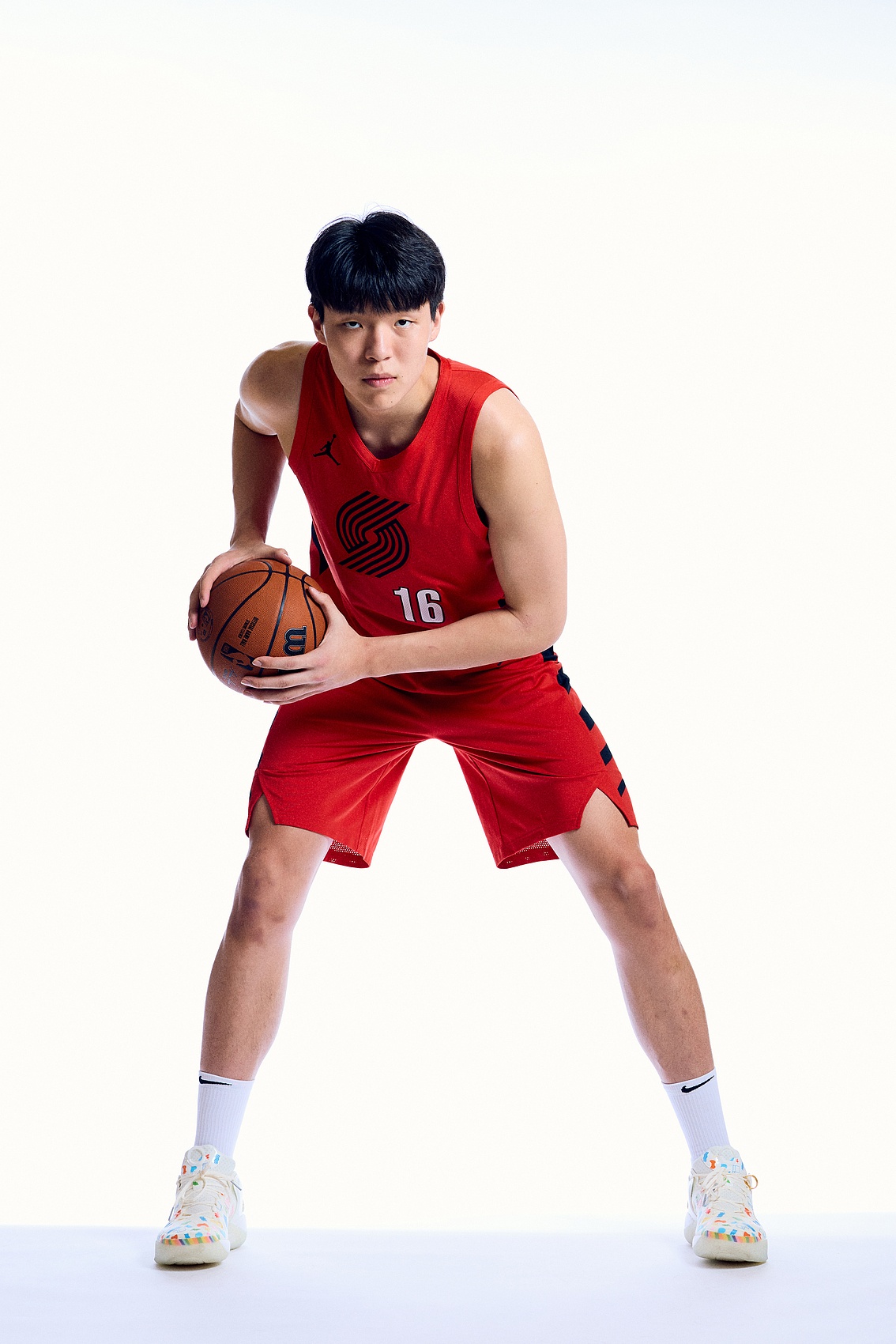 雷火媒体人：杨瀚森三威胁 直接启动 运一步进去直接上篮 对方很难防