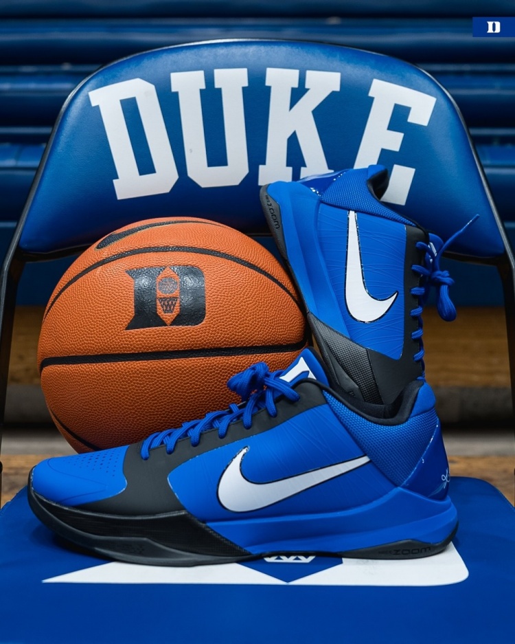 牌面拉满！杜克大学女篮官方晒出校队专属配色的Kobe 5 PE