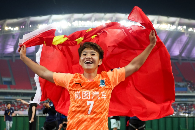 王霜致谢亚足联：为女足俱乐部创造新平PING台T，无论是否获奖都骄傲